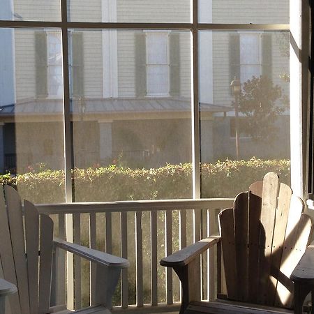 Jingle Bells Square House-Historic District-Working Fireplaces-Screened Porch Savannah Exterior photo