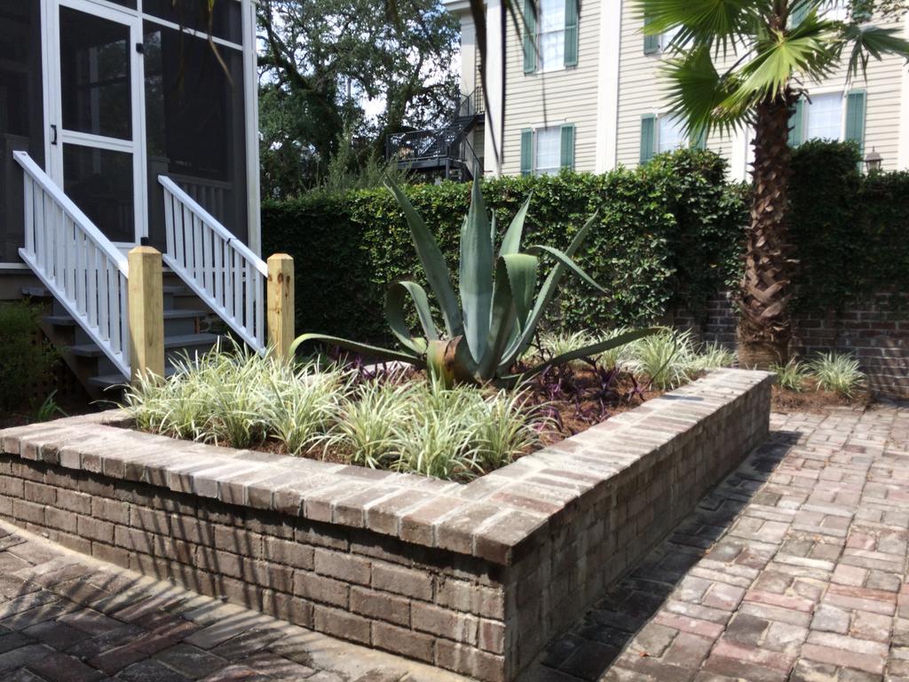 Jingle Bells Square House-Historic District-Working Fireplaces-Screened Porch Savannah Exterior photo